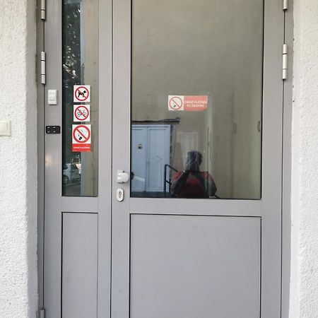 Living Bratislava By The Bus Station Hostel Exterior photo