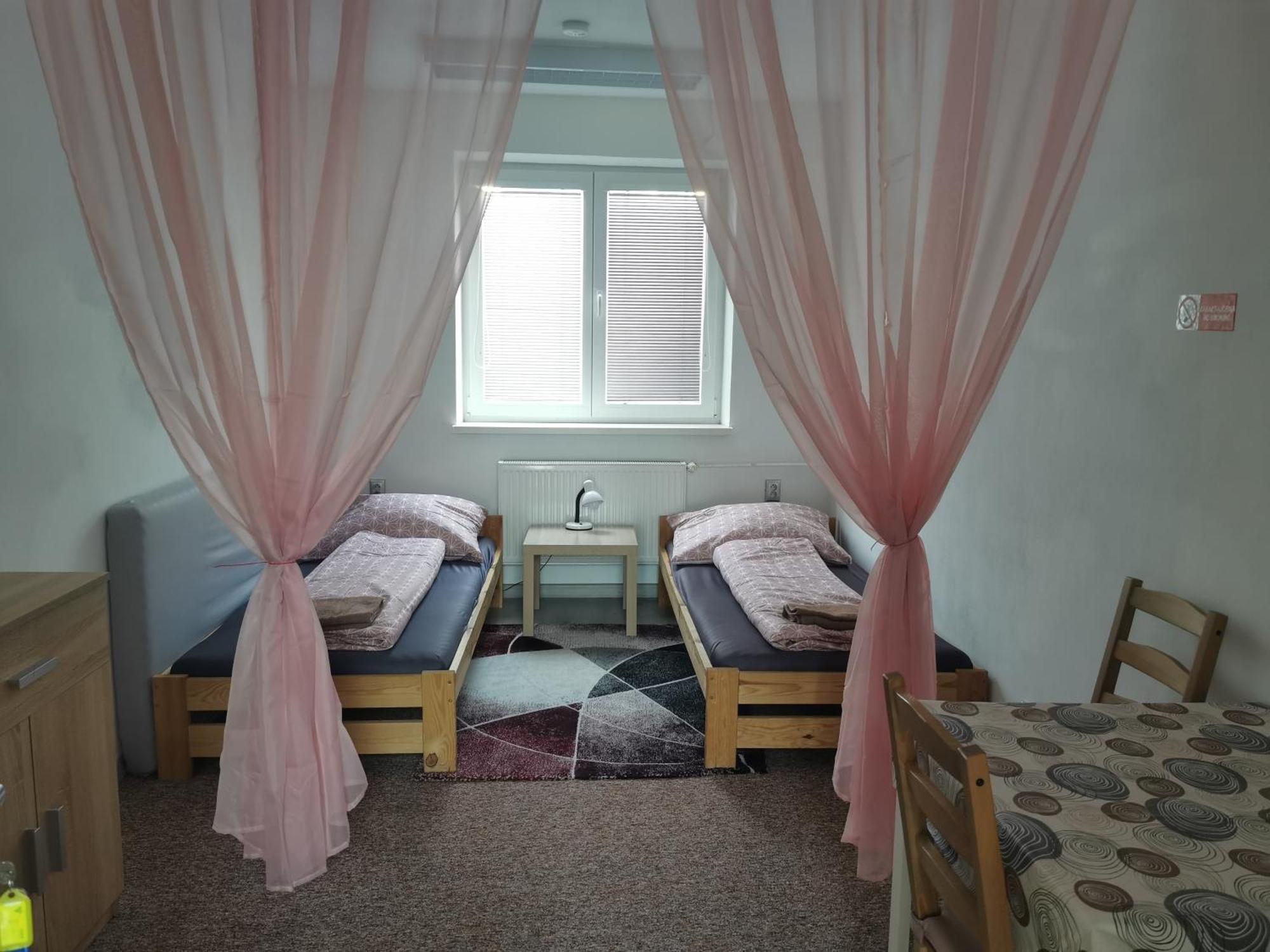 Living Bratislava By The Bus Station Hostel Exterior photo